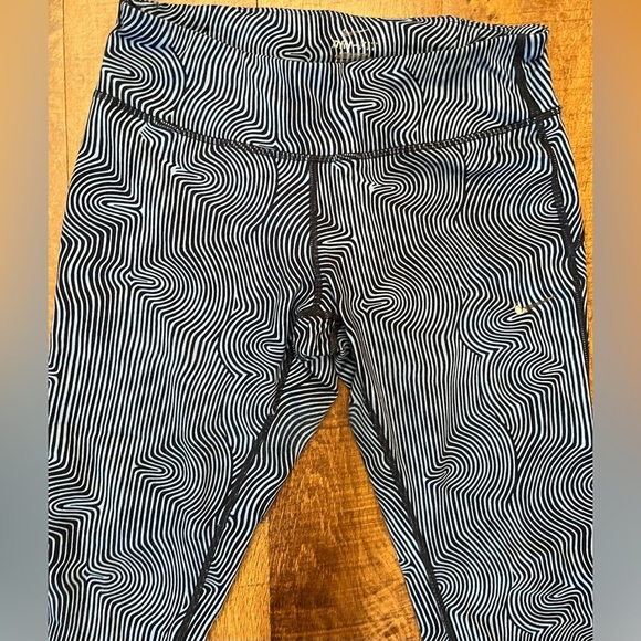 Nike running crop activewear leggings women Sz Medium drifit - Picture 2 of 9